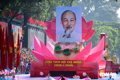 Lễ diễu binh, diễu hành mừng đại lễ 30-4 tại TP.HCM: Hoành tráng, ấn tượng và đầy cảm xúc - Ảnh 4.
