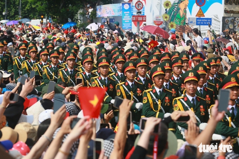 Lễ diễu binh, diễu hành mừng đại lễ 30-4 tại TP.HCM: Hoành tráng, ấn tượng và đầy cảm xúc - Ảnh 16. diễu binh - Ảnh 16.