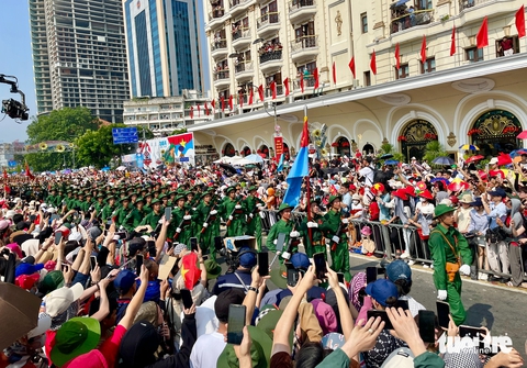 Lễ diễu binh, diễu hành mừng đại lễ 30-4 tại TP.HCM: Hoành tráng, ấn tượng và đầy cảm xúc - Ảnh 18. diễu binh - Ảnh 18.
