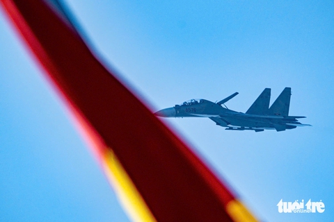 Xem clip và hình ảnh camera hành trình tiêm kích Su-30MK2 thả bẫy nhiệt - Ảnh 7.