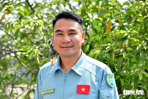 Hai phi công dẫn đầu đội hình tiêm kích: Tự hào bay trong bầu trời hòa bình - Ảnh 2.