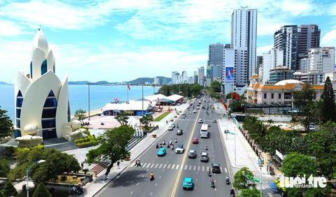 Du khách đổ về Nha Trang ngày đầu nghỉ lễ 30-4 và 1-5, tour biển đảo bắt đầu nhộn nhịp - Ảnh 2. Nha Trang - Ảnh 2.