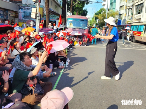 TP.HCM: hơn 500 tình nguyện viên hỗ trợ an ninh trật tự và giao thông dịp đại lễ 30-4 - Ảnh 2.
