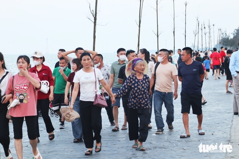 tắm biển - Ảnh 8.