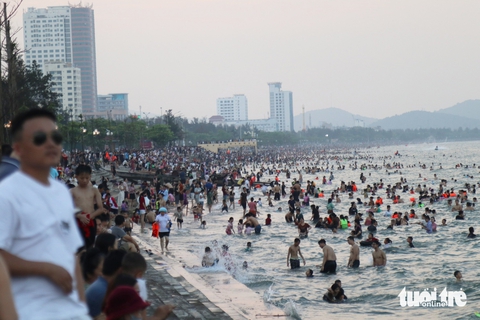 tắm biển - Ảnh 10.