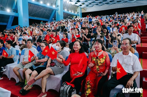 Tạ Minh Tâm, Cẩm Vân, Thanh Ngọc 'Hát cùng thành phố trẻ' - Ảnh 2. Hát cùng thành phố trẻ - Ảnh 4.