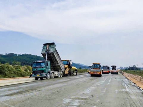 Đào thông hầm dài nhất cao tốc Bắc - Nam đúng dịp kỷ niệm 50 năm thống nhất non sông - Ảnh 6.