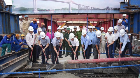 CẦU VƯỢT BIỂN - Ảnh 1.