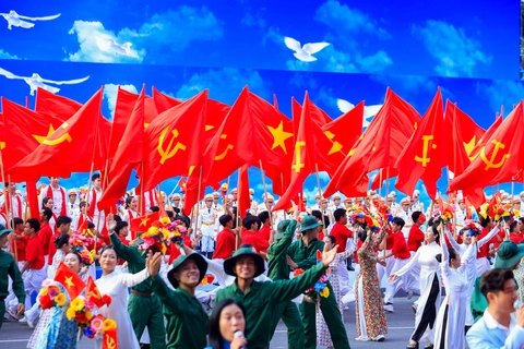 Hơn 1.000 nghệ sĩ biểu diễn Rạng rỡ non sông Việt Nam - Ảnh 10. Rạng rỡ non sông Việt Nam - Ảnh 8.