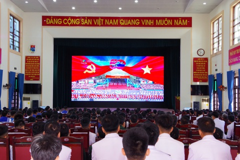 Quân dân Trường Sa và nhà giàn DK1 với lễ kỷ niệm 50 năm thống nhất đất nước - Ảnh 3. Quân dân Trường Sa và nhà giàn DK1 với lễ kỷ niệm 50 năm thống nhất đất nước - Ảnh 3.
