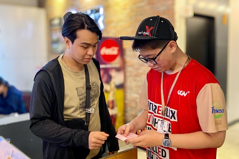 Sinh viên 'cày' xuyên lễ, kiếm tiền triệu mỗi ngày - Ảnh 1. Sinh viên làm thêm xuyên lễ, kiếm tiền triệu mỗi ngày - Ảnh 1.