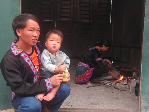 Đi khám bệnh, mang theo cả củi khô và xoong nồi - Ảnh 2.
