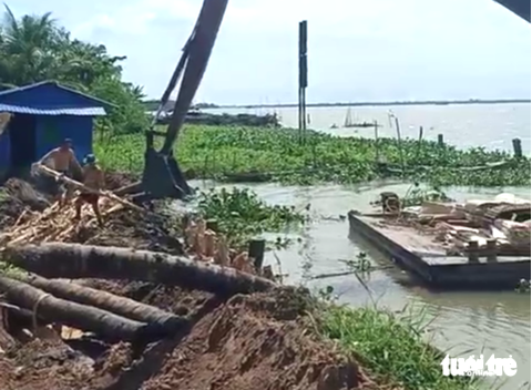 Triều cường lại gây ngập nhà cửa, vườn cây ăn trái ở miền Tây - Ảnh 1.
