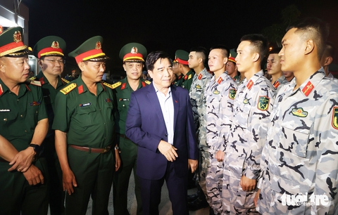 Hơn 440 cán bộ, chiến sĩ Quân khu 5 lên tàu vào Nam tham gia diễu binh - Ảnh 2.