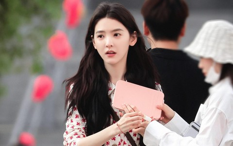 Cục diện tiểu hoa 95 thay đổi: Triệu Lộ Tư suy sụp, Chương Nhược Nam bùng nổ danh tiếng - Ảnh 6. Cục diện tiểu hoa 95 thay đổi: Triệu Lộ Tư suy sụp, Chương Nhược Nam bùng nổ danh tiếng - Ảnh 6.