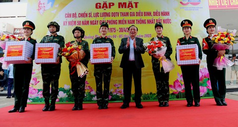 diễu binh - Ảnh 2.