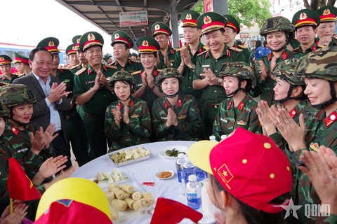 Gặp mặt, động viên lực lượng tham gia diễu binh, diễu hành mừng 50 năm thống nhất đất nước - Ảnh 1. Gặp mặt, động viên lực lượng tham gia diễu binh, diễu hành mừng 50 năm thống nhất đất nước - Ảnh 1.