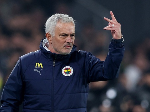 Mourinho đối diện với nguy cơ bị cấm chỉ đạo 10 trận - Ảnh 1.