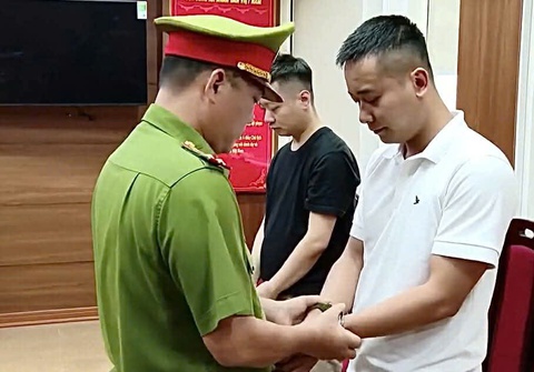 Người mua kẹo Kera của Hằng Du Mục, Quang Linh Vlogs liên hệ công an để được hướng dẫn giải quyết - Ảnh 2.