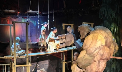 Sân khấu hủy diễn, ca sĩ hoãn show vì quốc tang - Ảnh 3. quốc tang - Ảnh 3.
