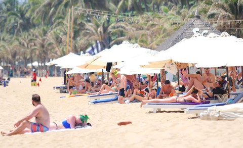 'Quản trị' bãi biển ở Nha Trang như thế nào để vừa hài hòa cộng đồng vừa phát triển du lịch? - Ảnh 4. bãi biển - Ảnh 3.