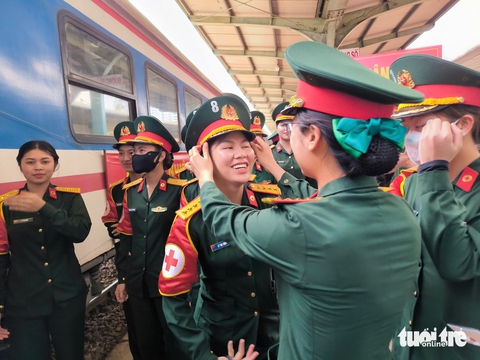 Chuyến tàu đặc biệt chở đoàn diễu binh, diễu hành đầu tiên của Bộ Quốc phòng đã đến ga Biên Hòa - Ảnh 1.