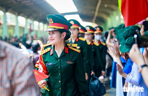 diễu binh - Ảnh 1.