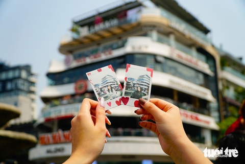 Trend check-in ‘Hàm cá mập’ chưa hết hot, cho thuê xe hoa 20.000 đồng/người - Ảnh 5. hàm cá mập - Ảnh 5.