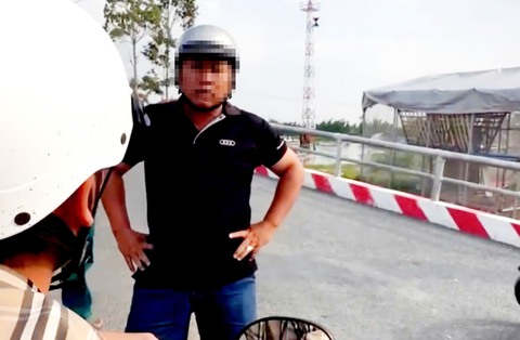 chặn xe - Ảnh 1.