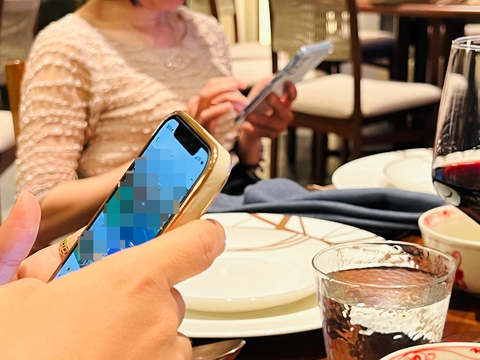 Mơ Gặp Sếp Cũ Đánh Con Gì? Giải Mã Ý Nghĩa và Con Số Hên Bạn Nên Biết