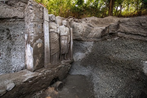 thành phố cổ - Ảnh 1.