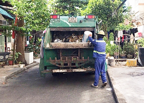 Tiền rác thu theo hộ, theo số người hay theo lượng rác? - Ảnh 2. Tiền rác thu theo hộ, theo số người hay theo lượng rác? - Ảnh 2.