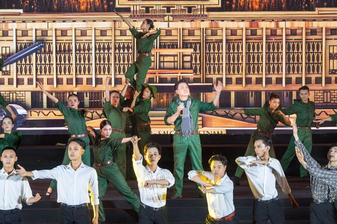 Hào hùng Bản trường ca hòa bình mừng 50 năm Giải phóng miền Nam - Ảnh 4. Bản trường ca hòa bình - Ảnh 4.