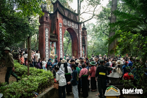 Biển người hành hương đổ về Đền Hùng, Phú Thọ - Ảnh 7.