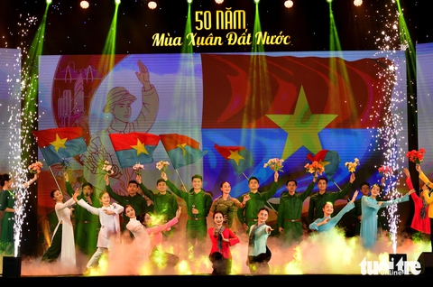 Chương trình nghệ thuật 50 năm mùa xuân đất nước của Quân khu 7 - Ảnh 1.