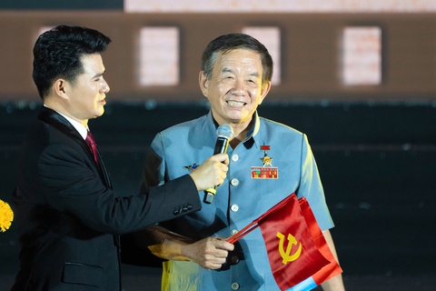Hào hùng Bản trường ca hòa bình mừng 50 năm Giải phóng miền Nam - Ảnh 6. Bản trường ca hòa bình - Ảnh 6.