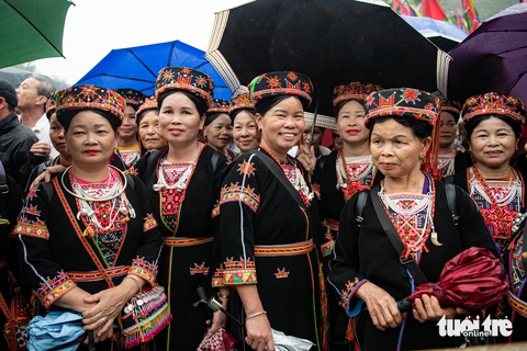 Hàng vạn người trật tự, thành kính hành hương ngày giỗ Tổ tại Đền Hùng - Ảnh 4.