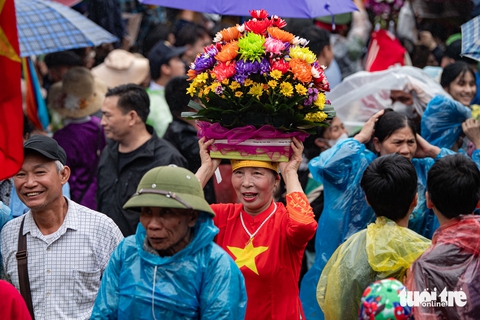 Hàng vạn người trật tự, thành kính hành hương ngày giỗ Tổ tại Đền Hùng - Ảnh 7.