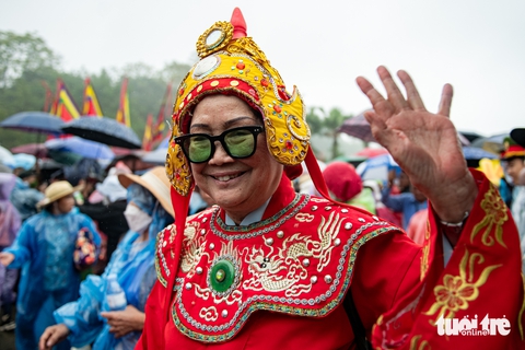 Hàng vạn người trật tự, thành kính hành hương ngày giỗ Tổ tại Đền Hùng - Ảnh 12.