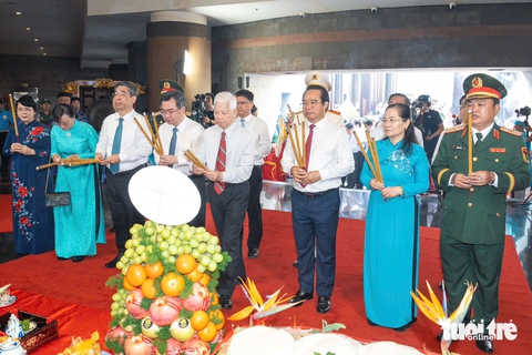 Lãnh đạo TP.HCM dâng hương giỗ Tổ Hùng Hương tại Đền tưởng niệm các Vua Hùng - Ảnh 3. giỗ Tổ Hùng Hương - Ảnh 3.
