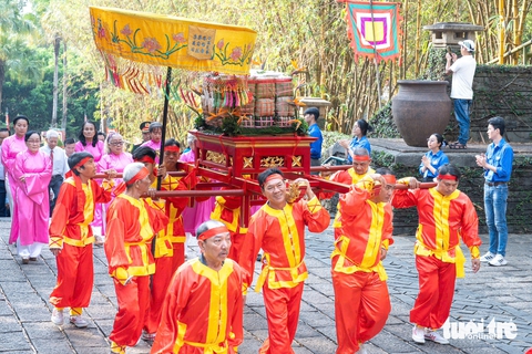 Lãnh đạo TP.HCM dâng hương giỗ Tổ Hùng Hương tại Đền tưởng niệm các Vua Hùng - Ảnh 9. giỗ Tổ Hùng Hương - Ảnh 8.
