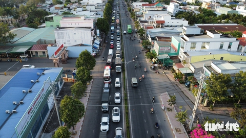 kẹt xe cầu Rạch Miễu - Ảnh 4.