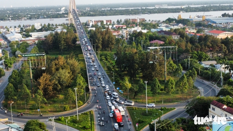 kẹt xe cầu Rạch Miễu - Ảnh 5.