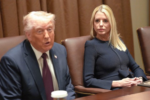 Bộ trưởng Tư pháp Mỹ: Ông Trump tranh cử nhiệm kỳ 3 sẽ là thách thức lớn - Ảnh 1.