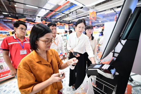 Chuyển đổi số để phục vụ khách hàng tốt hơn - Ảnh 1. chuyển đổi số - Ảnh 1.