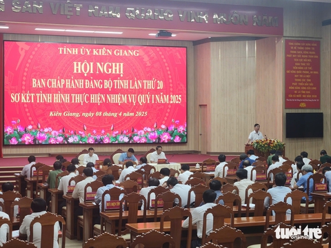 Kiên Giang quyết xử lý cán bộ buông lỏng quản lý khi bỏ cấp huyện - Ảnh 1.