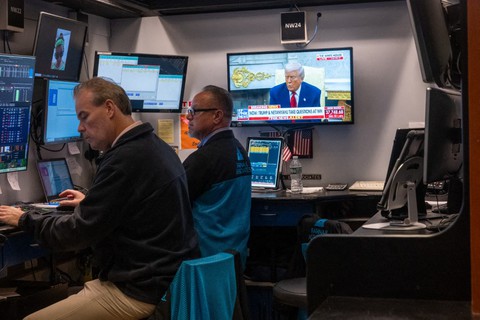 Thăm dò mới nhất: Phần lớn người Mỹ nói ông Trump phải chịu trách nhiệm vì chứng khoán giảm - Ảnh 1.