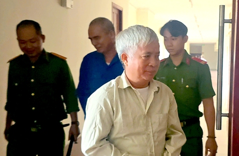 Hai lần bị bắt tạm giam rồi cho tại ngoại, người đàn ông 'tranh thủ' lừa đảo hơn 100 tỉ đồng - Ảnh 1.