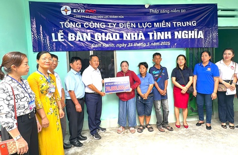 EVNCPC chung tay xóa nhà tạm, nhà dột nát - Ảnh 4.