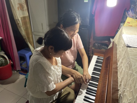 Bước ra từ bóng tối, cô bé khiếm thị thắp sáng sân khấu piano quốc tế - Ảnh 2. khiếm thị - Ảnh 2.